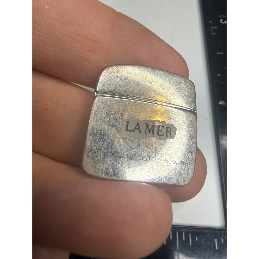 La Mer The Neck and Decollete Concentrate Silver Tone Logo Pin Accessory